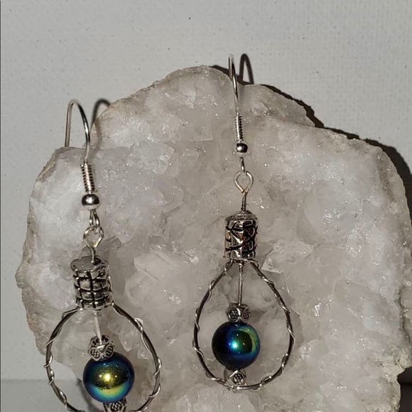 Handmade Channel set Beaded Bracelet & Earrings - Picture 3 of 6